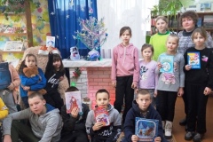Библиотечные-встречи-Здесь-книги-разные-живут-детей-и-взрослых-в-гости-ждут1