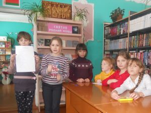 Беседа у тематической выставки «Без срока давности…». /Памяти жертв геноцида/.