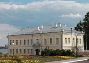 Беседа у тематической выставки «Без срока давности…». /Памяти жертв геноцида/.